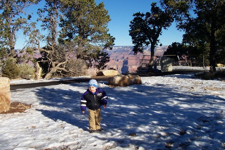 101_0108.jpg - Snowy day at the Grand Canyon.